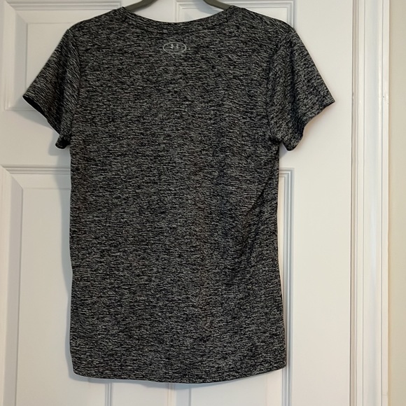 Women’s Under Armor Short sleeve V-neck - Picture 3 of 3